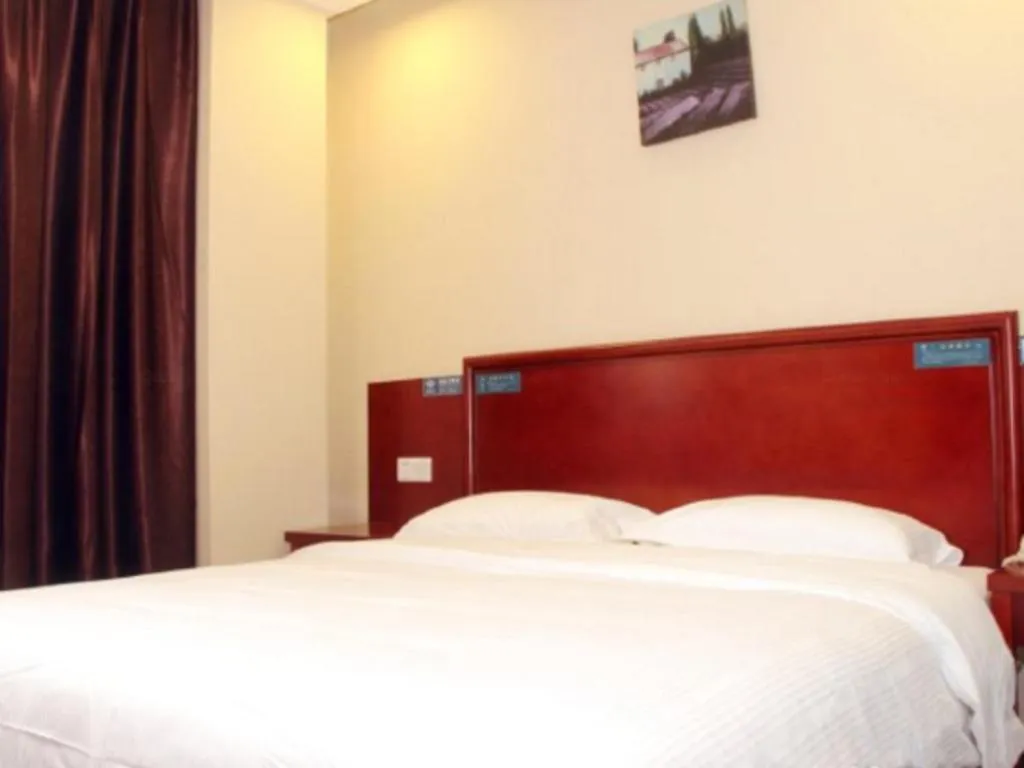 Bed in GreenTree Alliance Beijing Tiantan DonGMEn Hotel