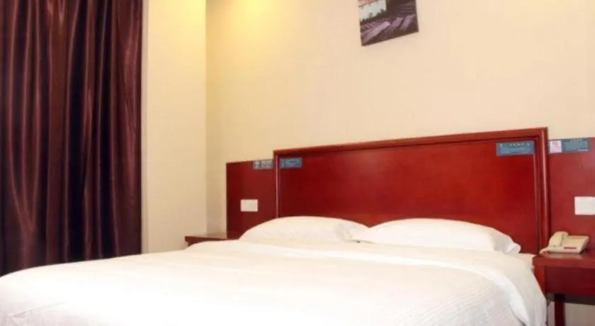 Bed in GreenTree Alliance Beijing Tiantan DonGMEn Hotel