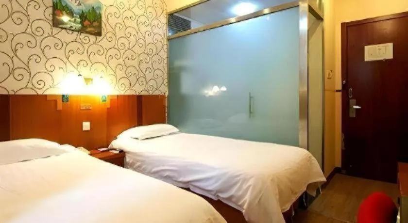 Bed in GreenTree Alliance Beijing Tiantan DonGMEn Hotel