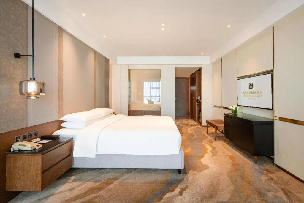Bed in Grand Metropark Hotel Chongqing