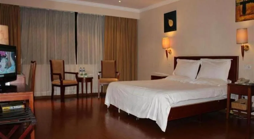 Bed in GreenTree Inn Shenzhen DonGMEn Business Hotel