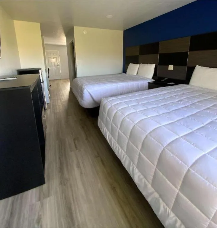 Bed in Americas Best Value Inn Gonzales