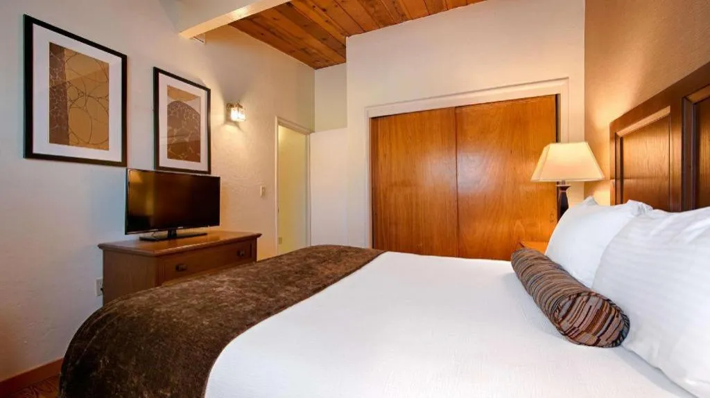 Bed in Best Western Vista Manor Lodge