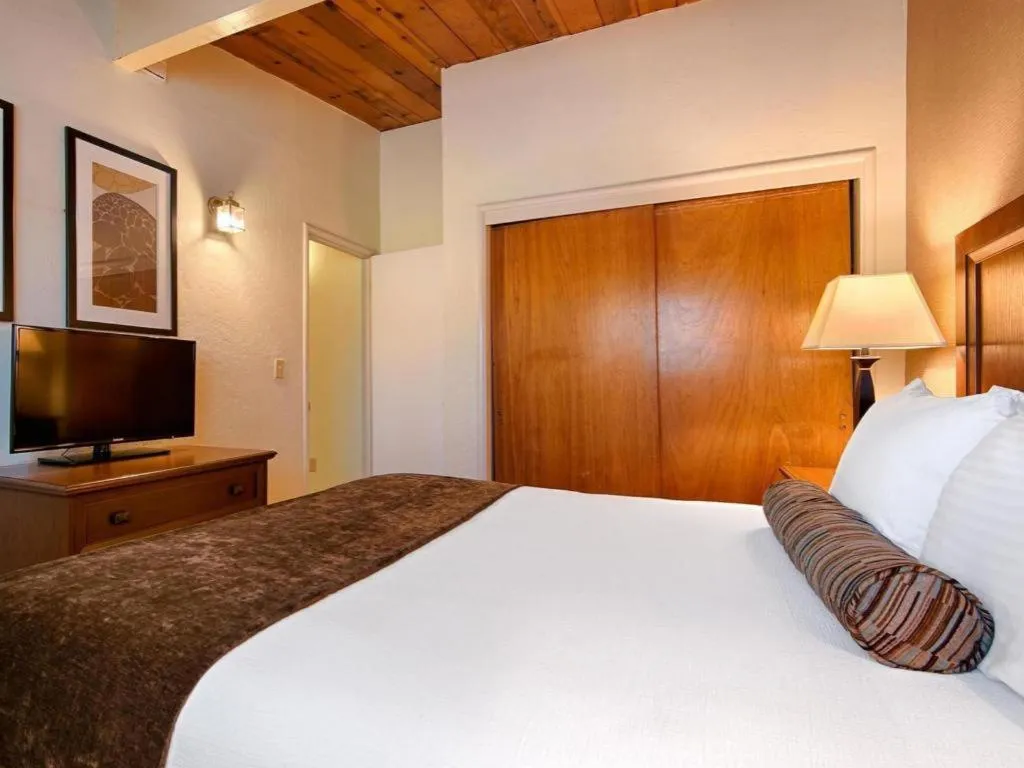 Bed in Best Western Vista Manor Lodge