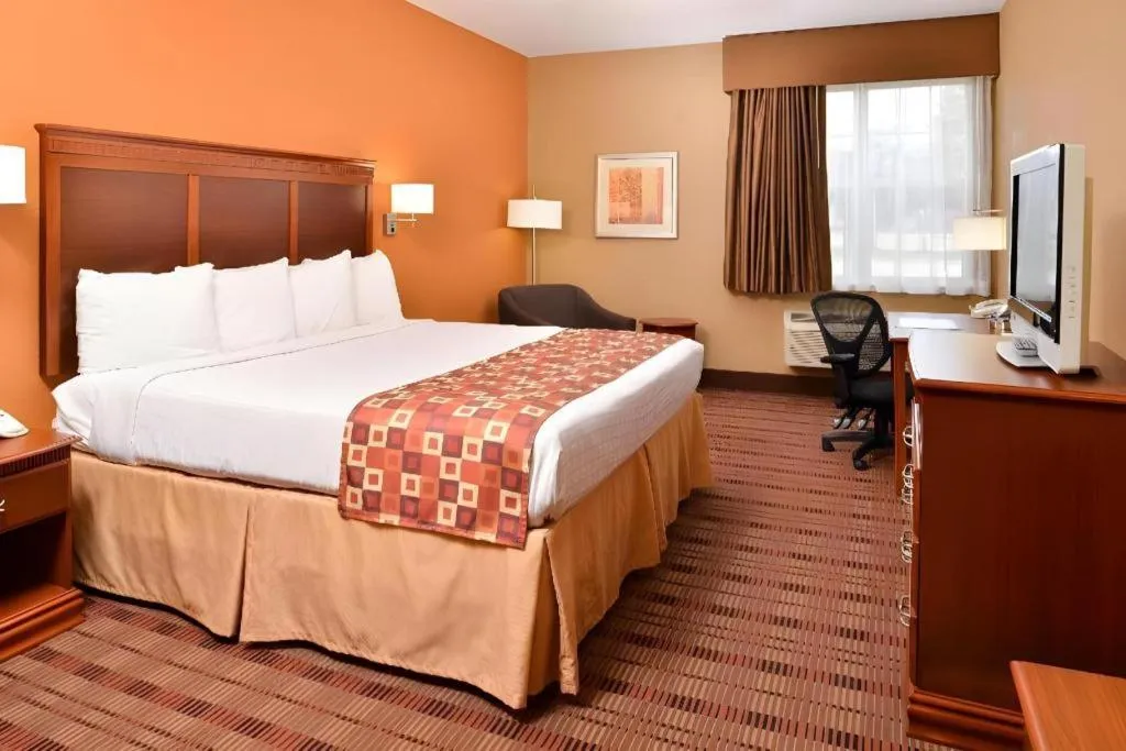 Bed in Best Western Plaquemine Inn