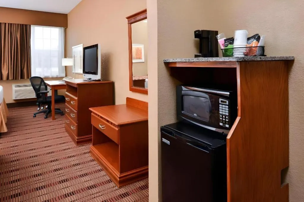 Bed in Best Western Plaquemine Inn