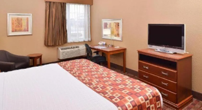 Bed in Best Western Plaquemine Inn