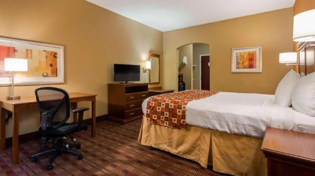 Bed in Best Western Plaquemine Inn