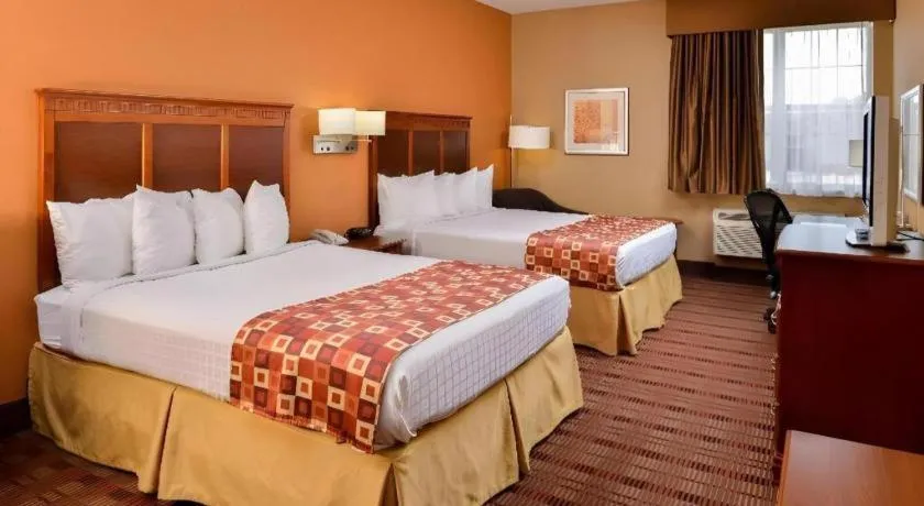 Bed in Best Western Plaquemine Inn