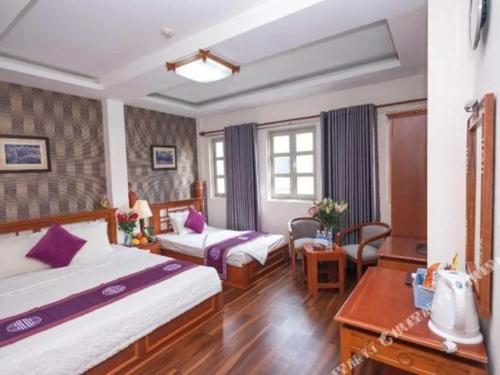 Bed in Hồng Hạc hotel