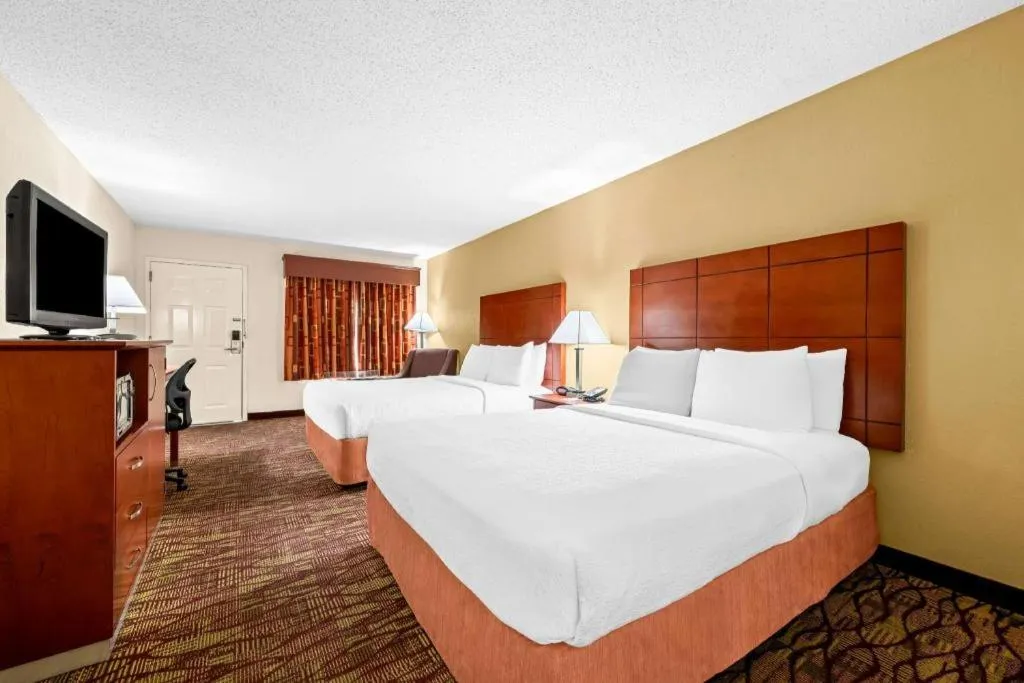 Bed in Best Western Inn