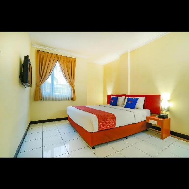 Bed in Hotel Marlin Pekalongan Managed by Dafam