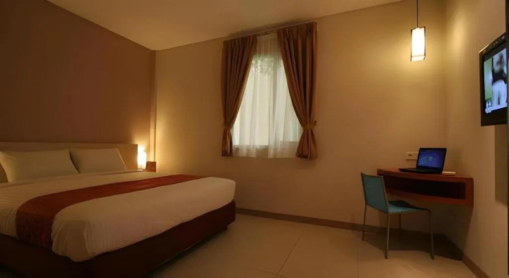 Bed in Hotel Marlin Pekalongan Managed by Dafam