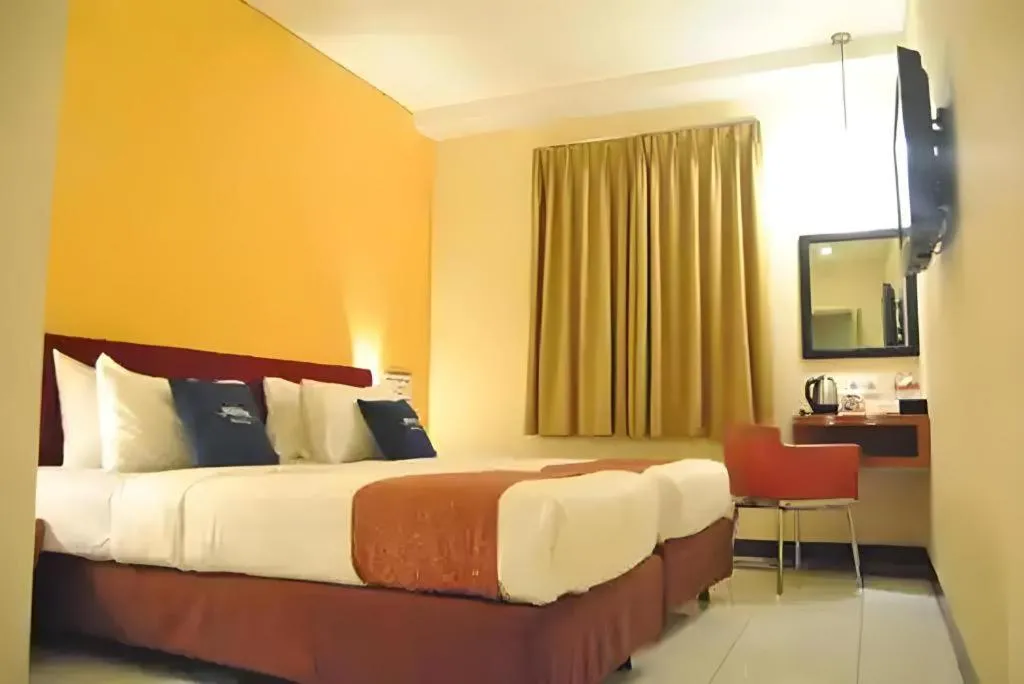 Bed in Hotel Marlin Pekalongan Managed by Dafam