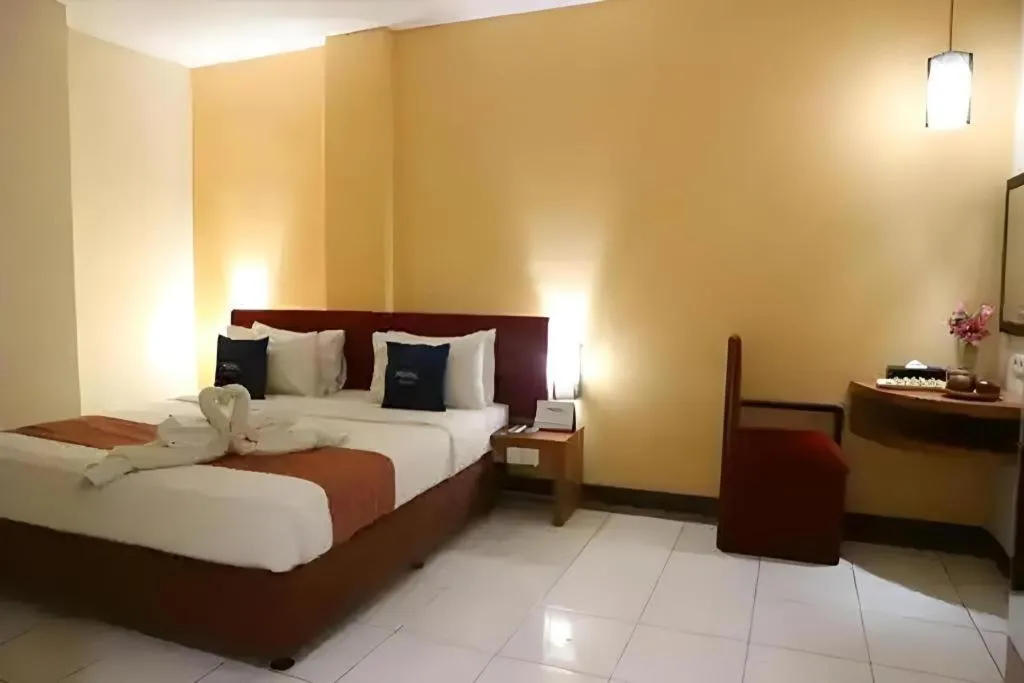 Bed in Hotel Marlin Pekalongan Managed by Dafam