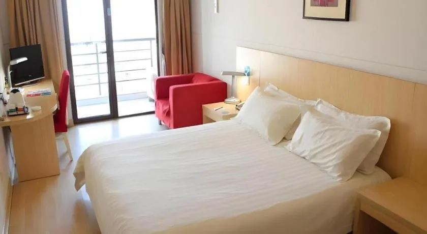 Bed in Jinjiang Inn Qingdao Development Zone Jinggangshan Rd.