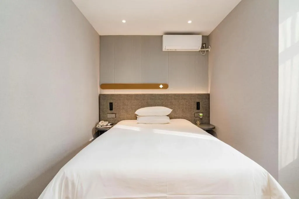 Bed in Jinjiang Inn Qingdao Development Zone Jinggangshan Rd.