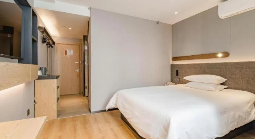 Bed in Jinjiang Inn Qingdao Development Zone Jinggangshan Rd.