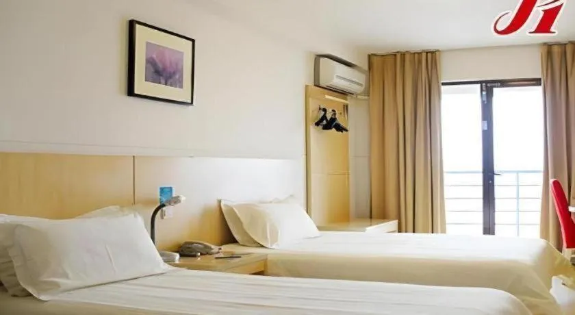 Bed in Jinjiang Inn Qingdao Development Zone Jinggangshan Rd.
