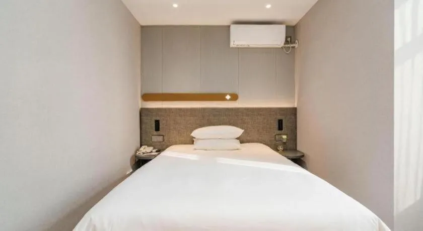Bed in Jinjiang Inn Qingdao Development Zone Jinggangshan Rd.