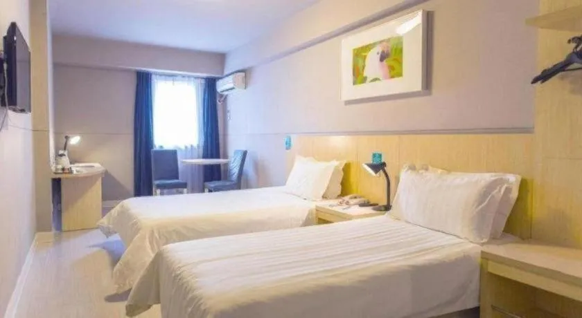 Bed in JinJiang Inn Baoji Administra Tion Center