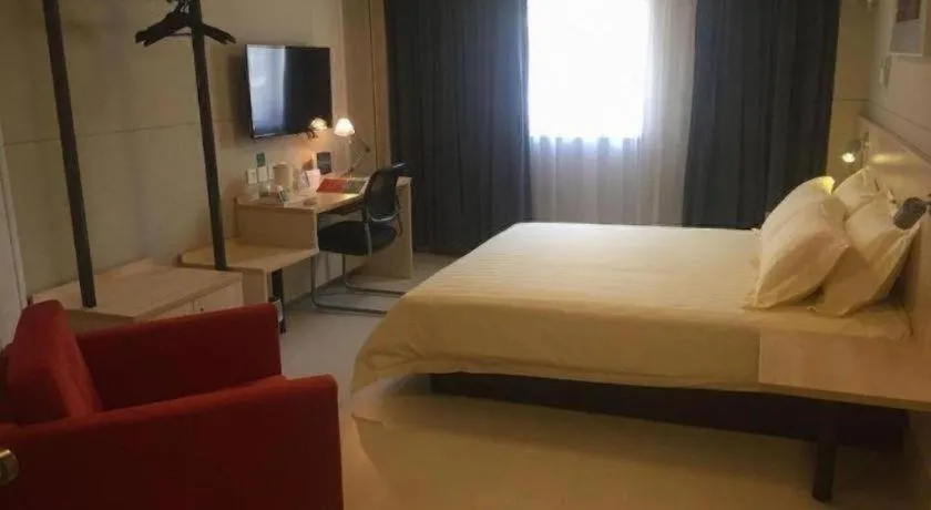 Bed in JinJiang Inn Baoji Administra Tion Center