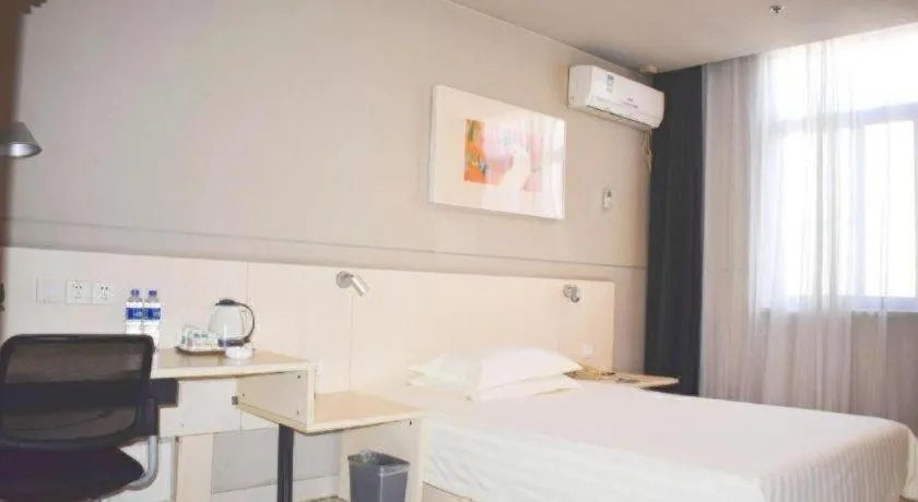 Bed in JinJiang Inn Baoji Administra Tion Center