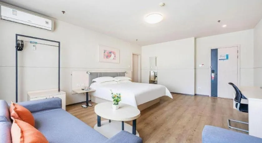 Bed in JinJiang Inn Baoji Administra Tion Center