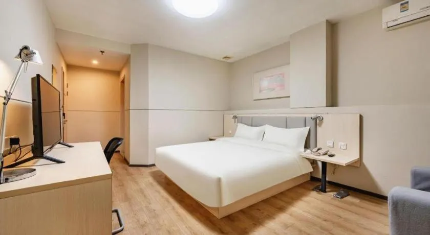 Bed in JinJiang Inn Baoji Administra Tion Center