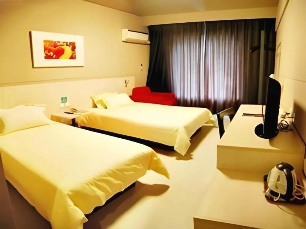 Bed in JinJiang Inn Baoji Administra Tion Center