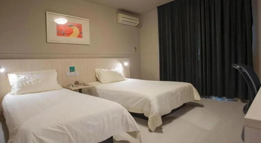 Bed in JinJiang Inn Baoji Administra Tion Center