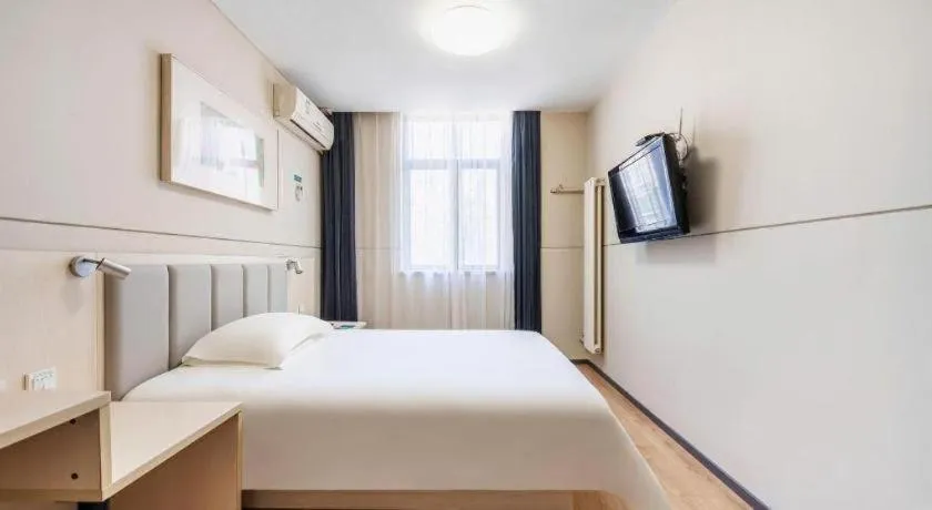 Bed in JinJiang Inn Baoji Administra Tion Center