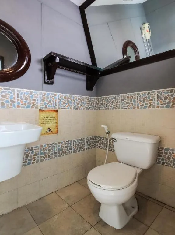 OYO 1103 Pirates House Hotel