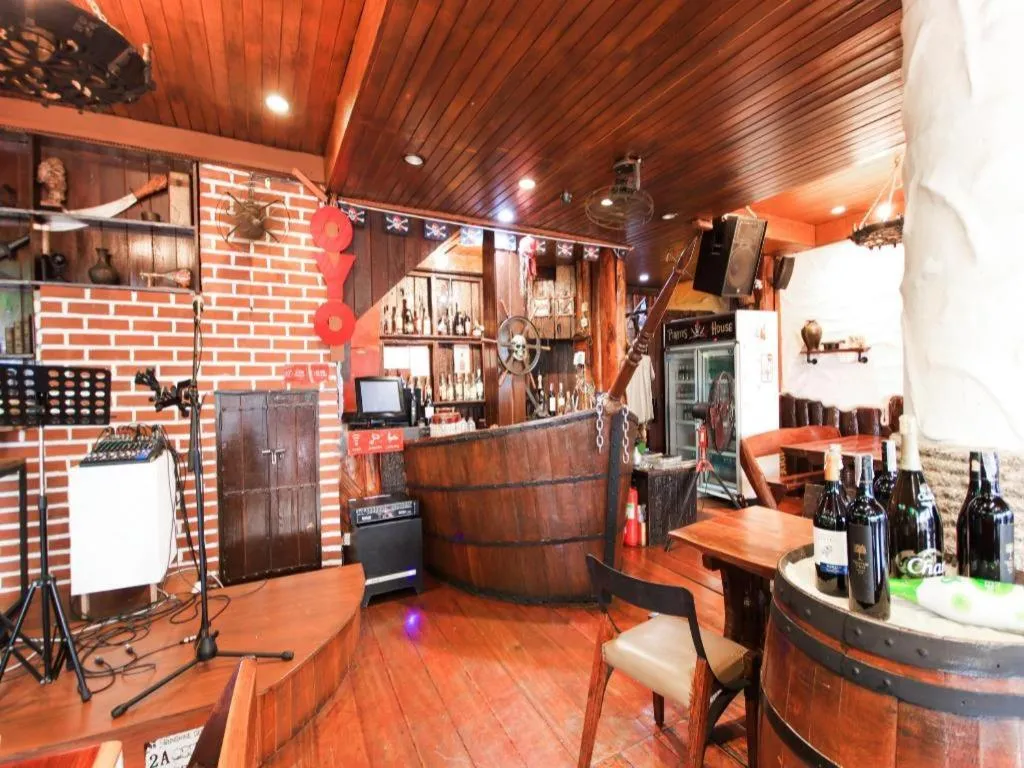 OYO 1103 Pirates House Hotel