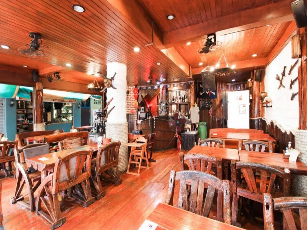 OYO 1103 Pirates House Hotel