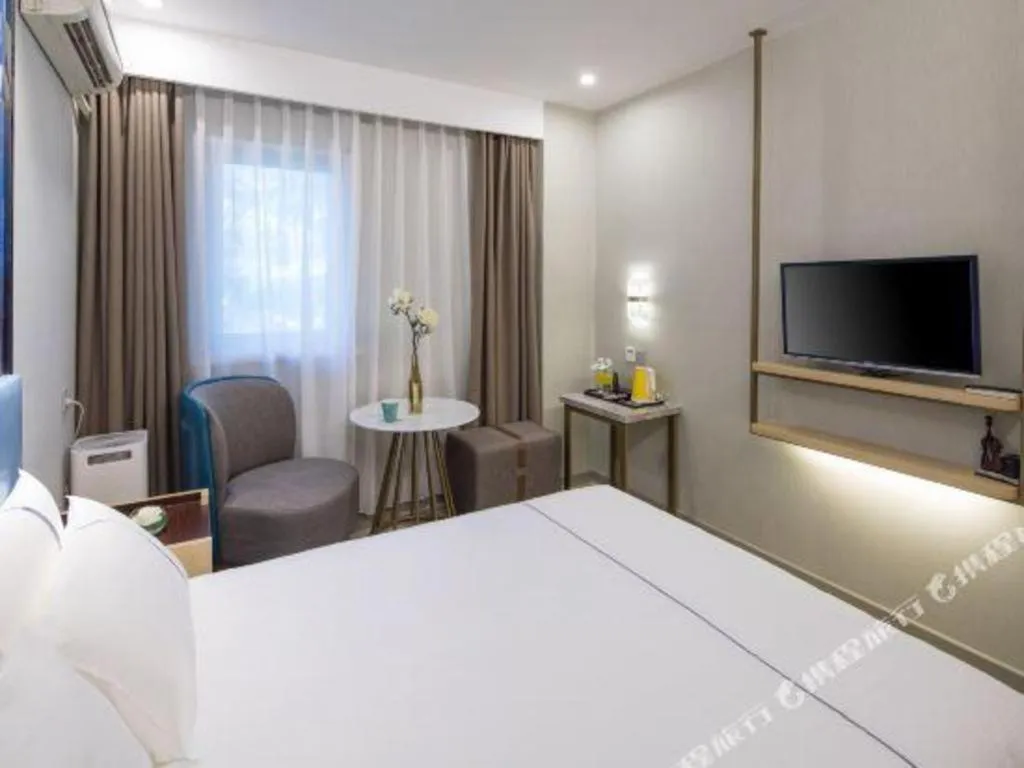 Bed in Magnotel Shanghai Maglev Station