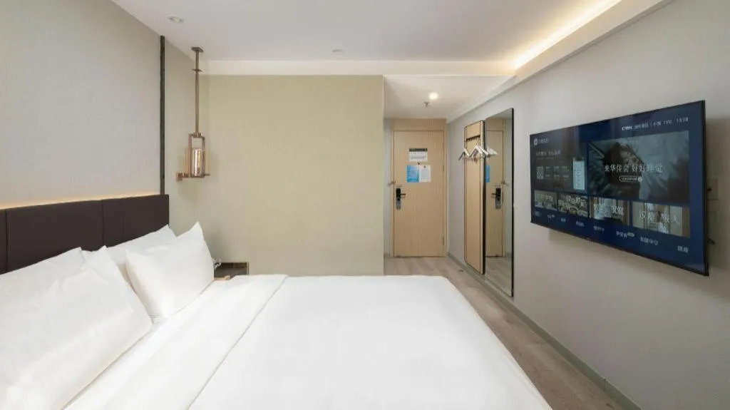 Bed in Magnotel Shanghai Maglev Station