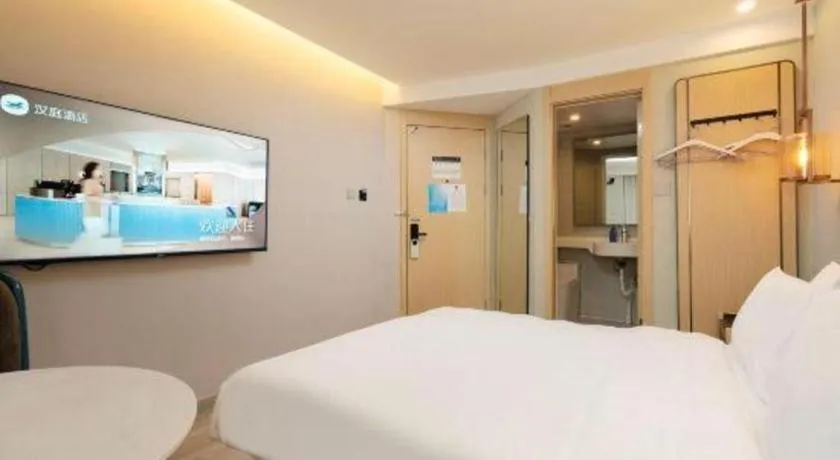 Bed in Magnotel Shanghai Maglev Station