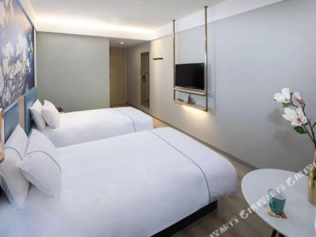 Bed in Magnotel Shanghai Maglev Station