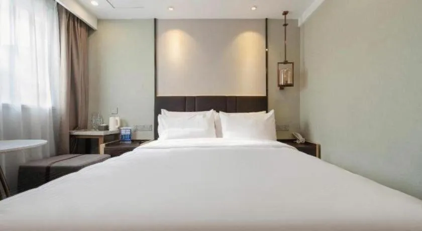 Bed in Magnotel Shanghai Maglev Station