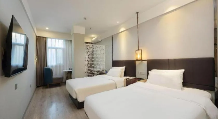 Bed in Magnotel Shanghai Maglev Station