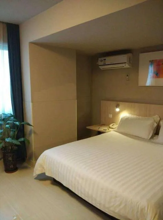 Bed in Jinjiang Inn Wuhu Fangte Tech Museum Metro Station