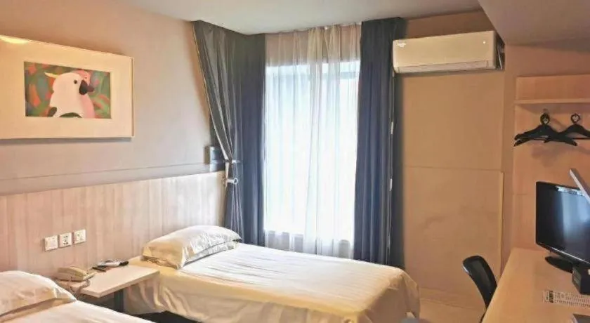 Bed in Jinjiang Inn Wuhu Fangte Tech Museum Metro Station