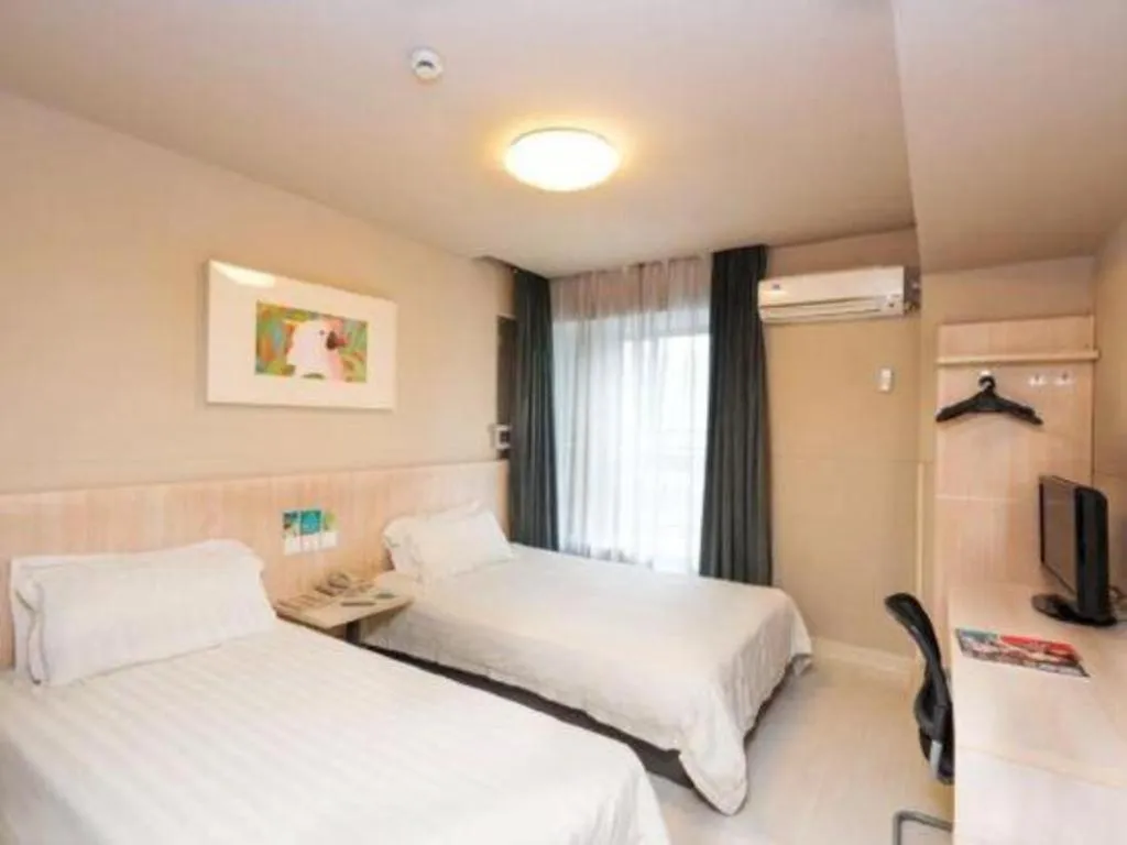 Bed in Jinjiang Inn Wuhu Fangte Tech Museum Metro Station