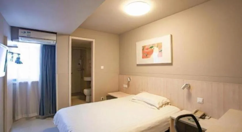 Bed in Jinjiang Inn Wuhu Fangte Tech Museum Metro Station