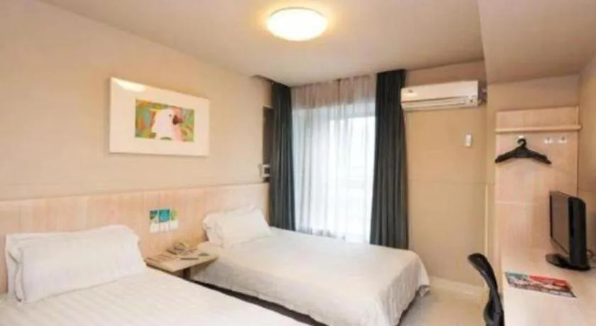 Bed in Jinjiang Inn Wuhu Fangte Tech Museum Metro Station