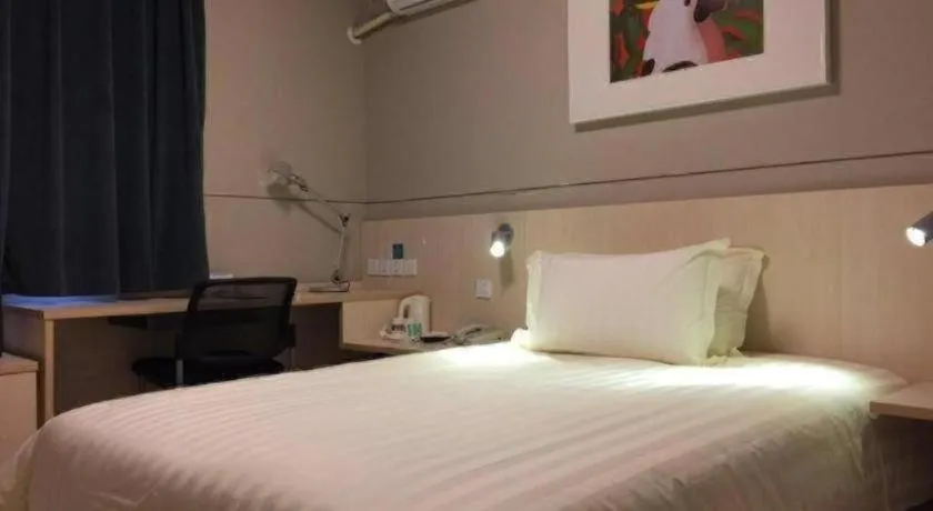 Bed in Jinjiang Inn Wuhu Fangte Tech Museum Metro Station