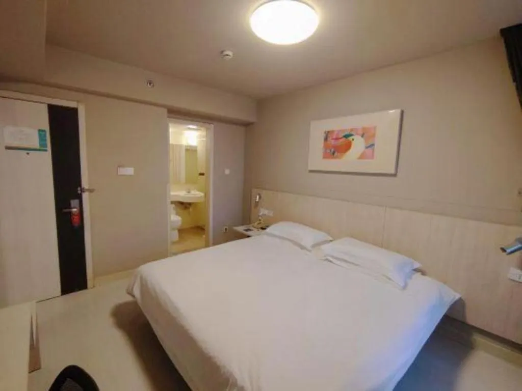 Bed in Jinjiang Inn Wuhu Fangte Tech Museum Metro Station