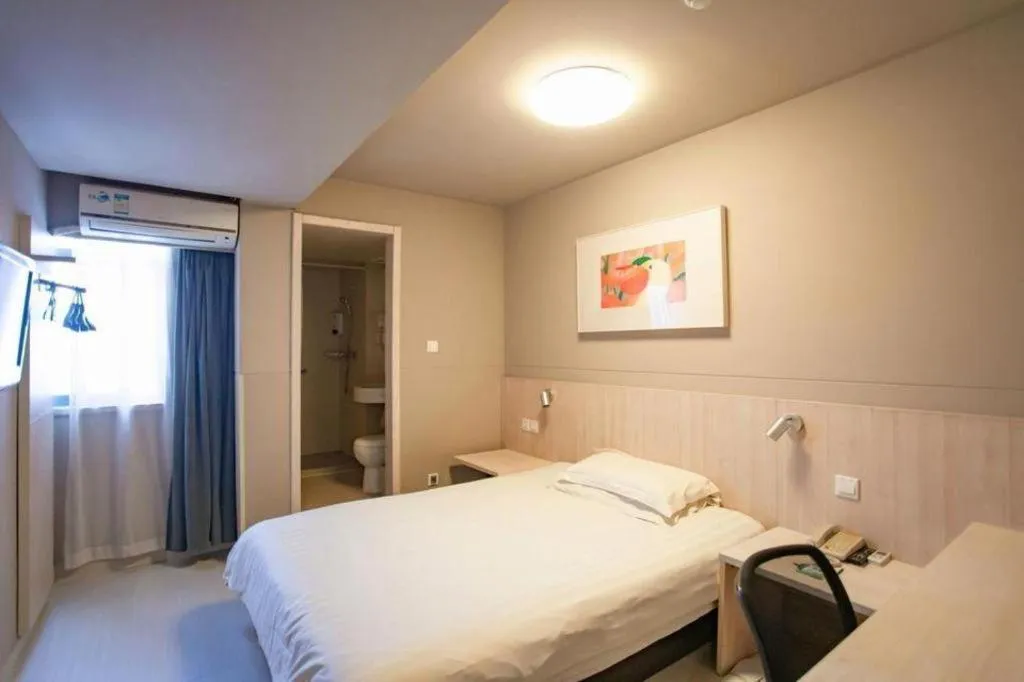 Bed in Jinjiang Inn Wuhu Fangte Tech Museum Metro Station