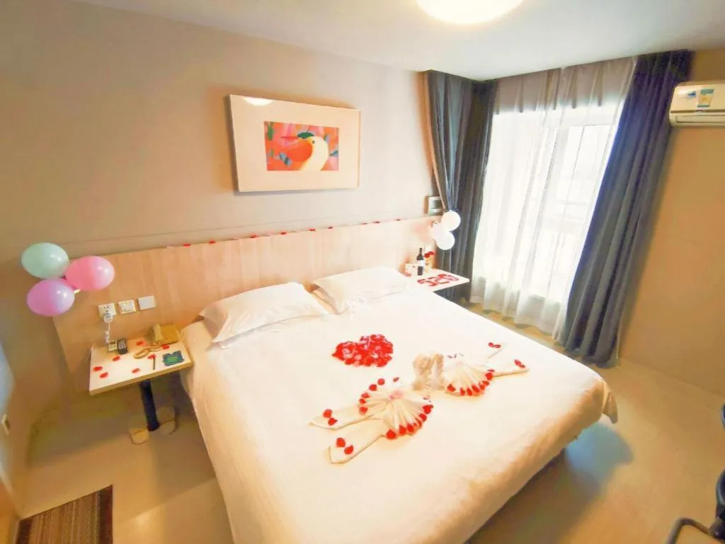 Bed in Jinjiang Inn Wuhu Fangte Tech Museum Metro Station